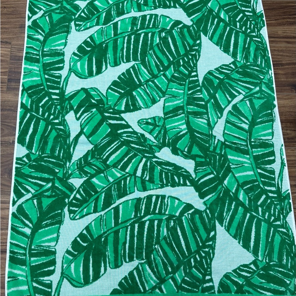 Lilly Pulitzer spearmint let’s go bananas leaf print large Jacquard beach towel - Picture 2 of 9